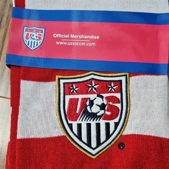 United States Women's Red and White Soccer Scarf NWOT - Picture 3 of 7